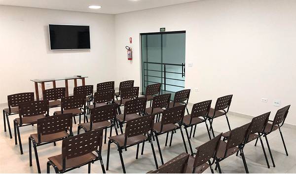 Capa: Acav inaugura centro de treinamentos gratuitos para vidraceiros
